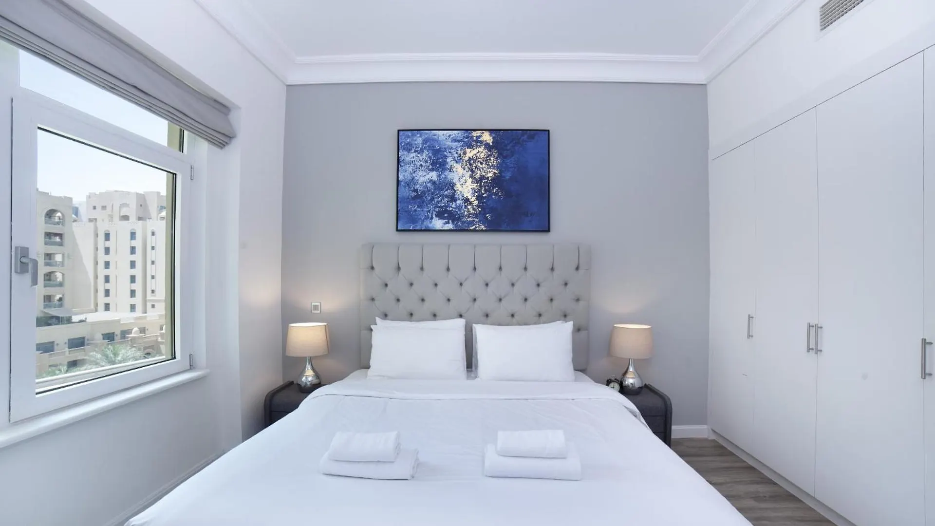 Lux Living On Palm Jumeirah With Pool & Beach Access Dubai Apartment