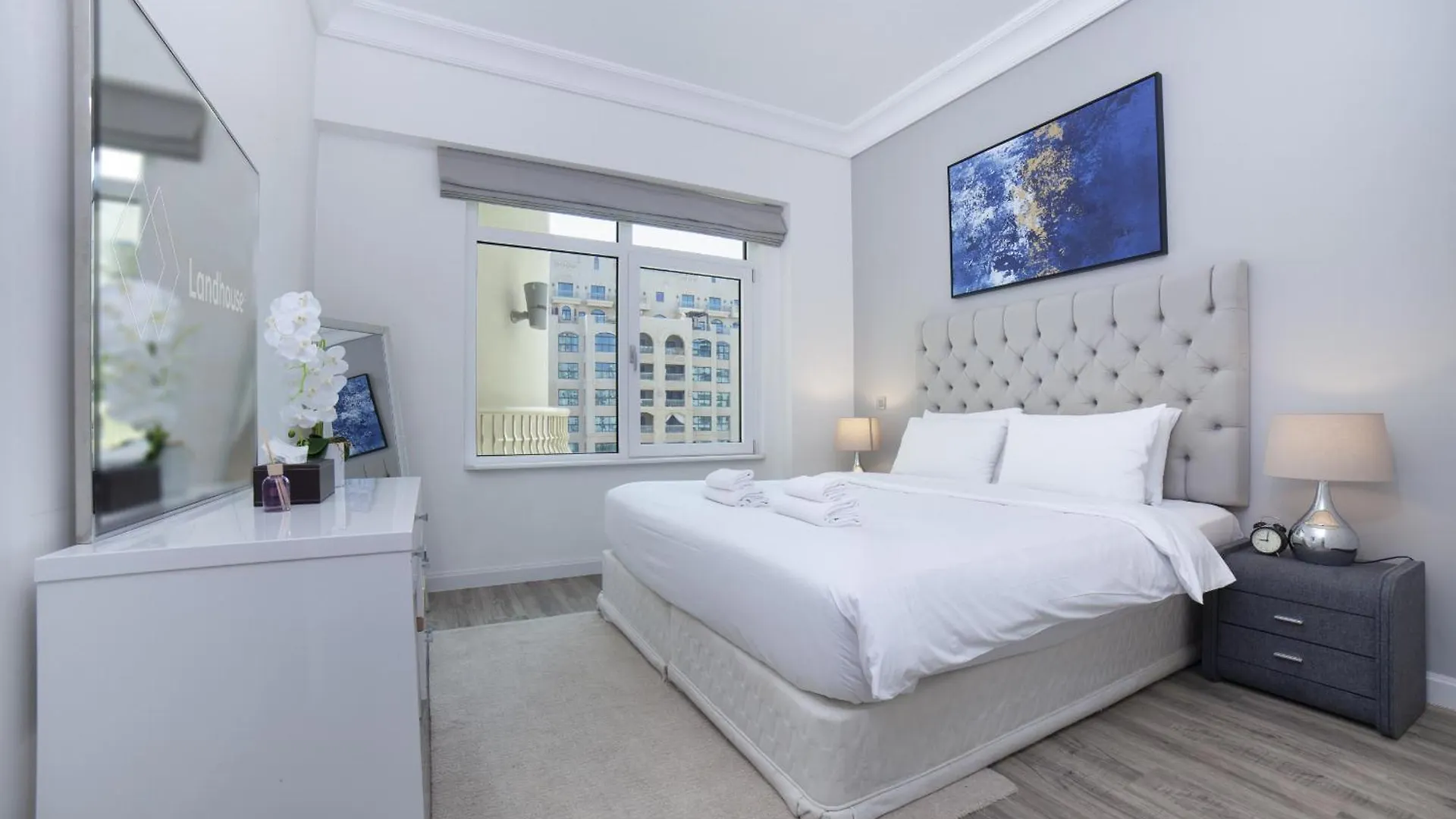 Lux Living On Palm Jumeirah With Pool & Beach Access Dubai Apartment