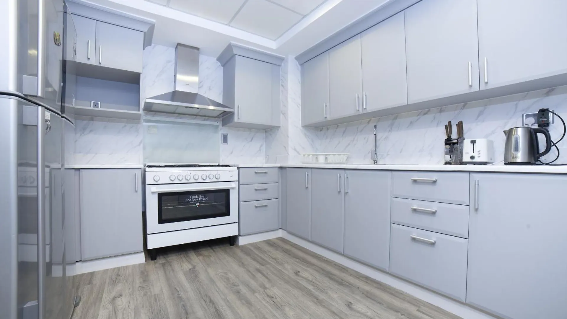 Lux Living On Palm Jumeirah With Pool & Beach Access Dubai Apartment