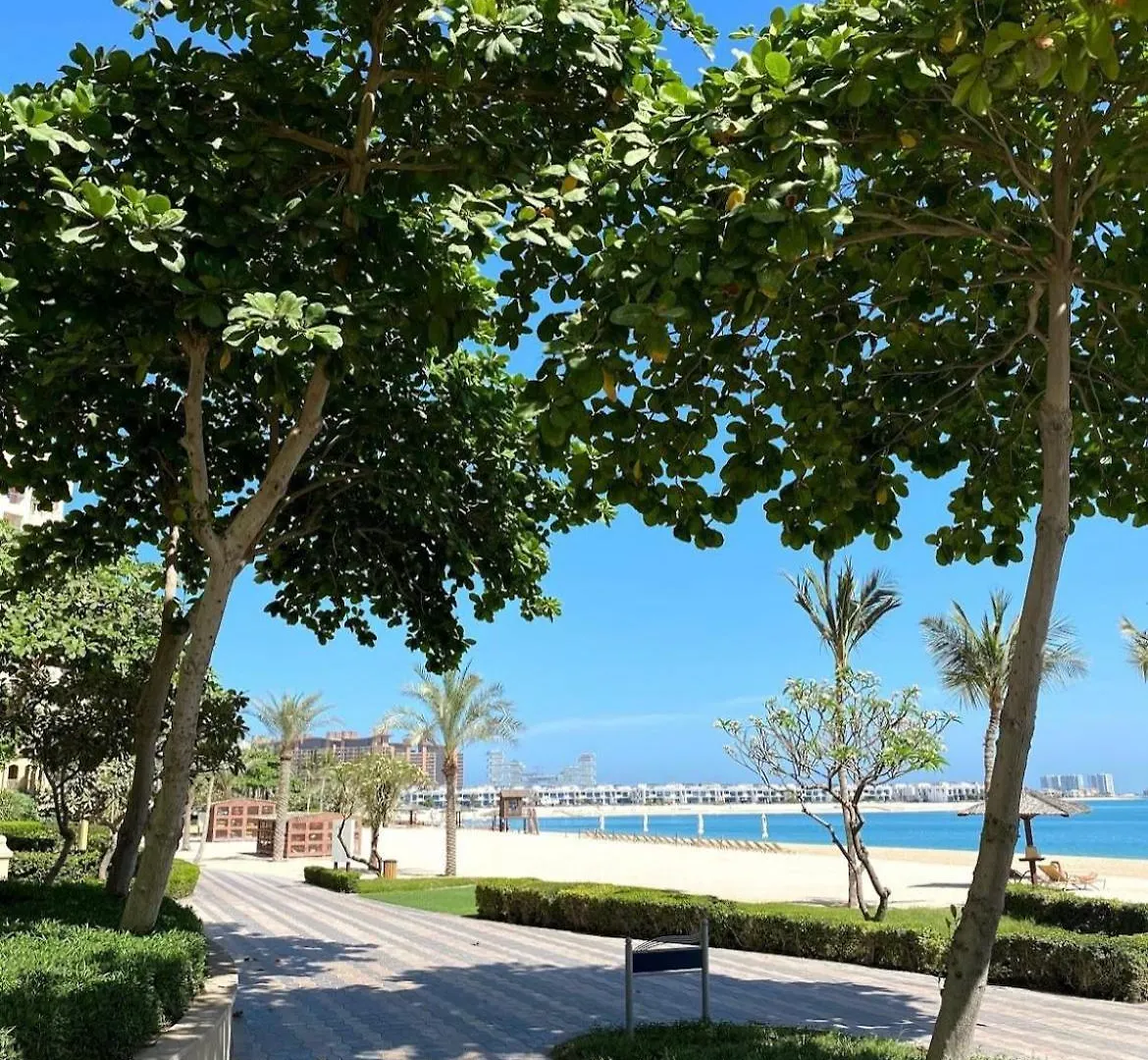 Lux Living On Palm Jumeirah With Pool & Beach Access Dubai