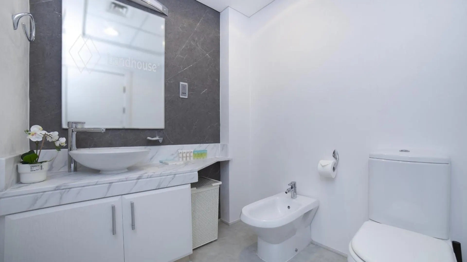 Lux Living On Palm Jumeirah With Pool & Beach Access Dubai