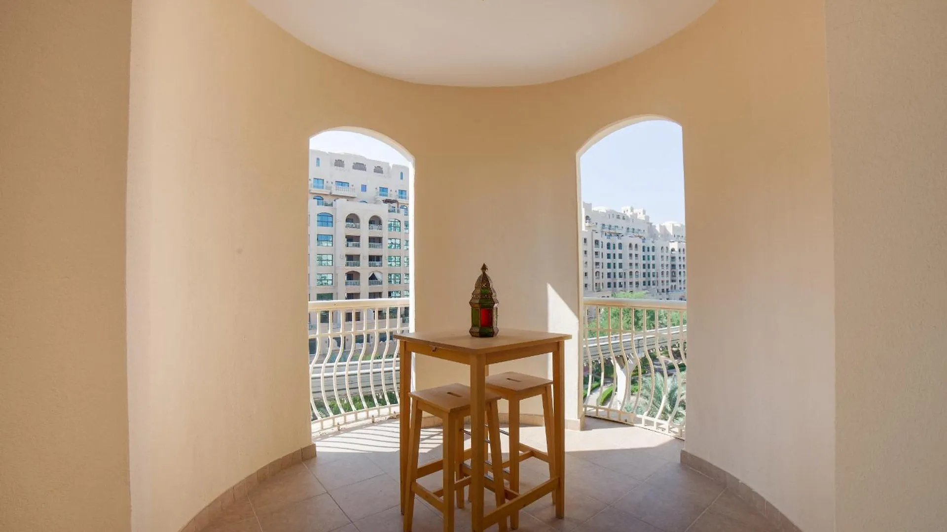 Lux Living On Palm Jumeirah With Pool & Beach Access Dubai
